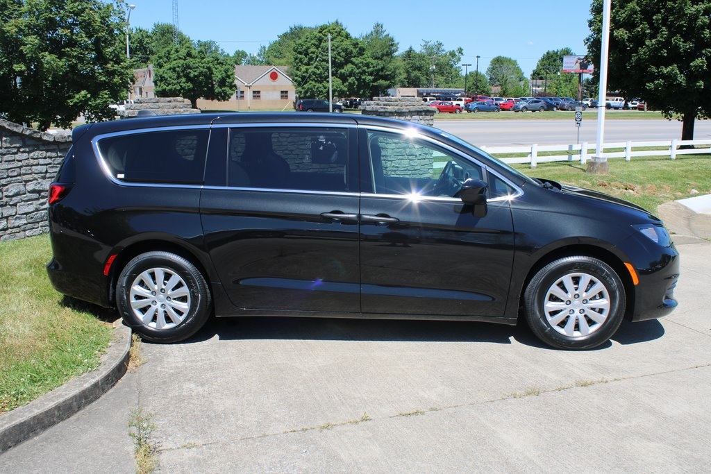 New 2020 Chrysler Voyager L 4D Passenger Van in Paris #691 | Dan ...