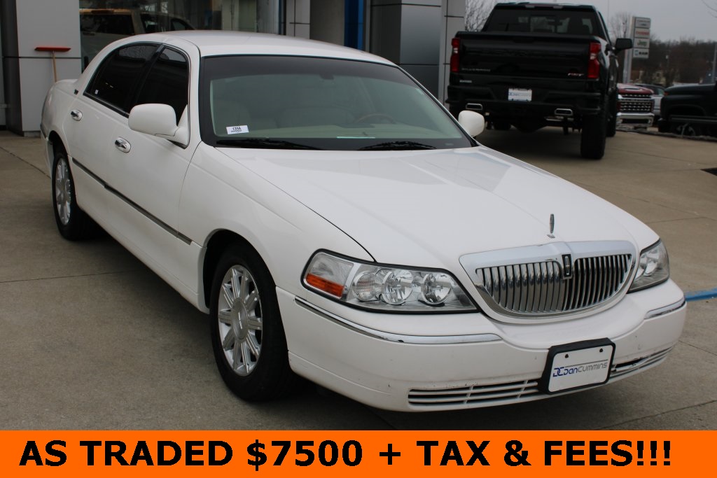 Pre-Owned 2010 Lincoln Town Car Signature 4D Sedan in Paris #139A | Dan