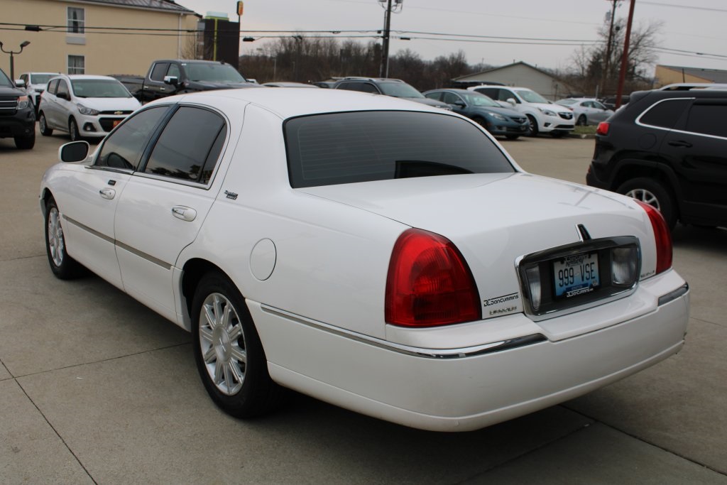 Pre-Owned 2010 Lincoln Town Car Signature 4D Sedan in Paris #139A | Dan ...